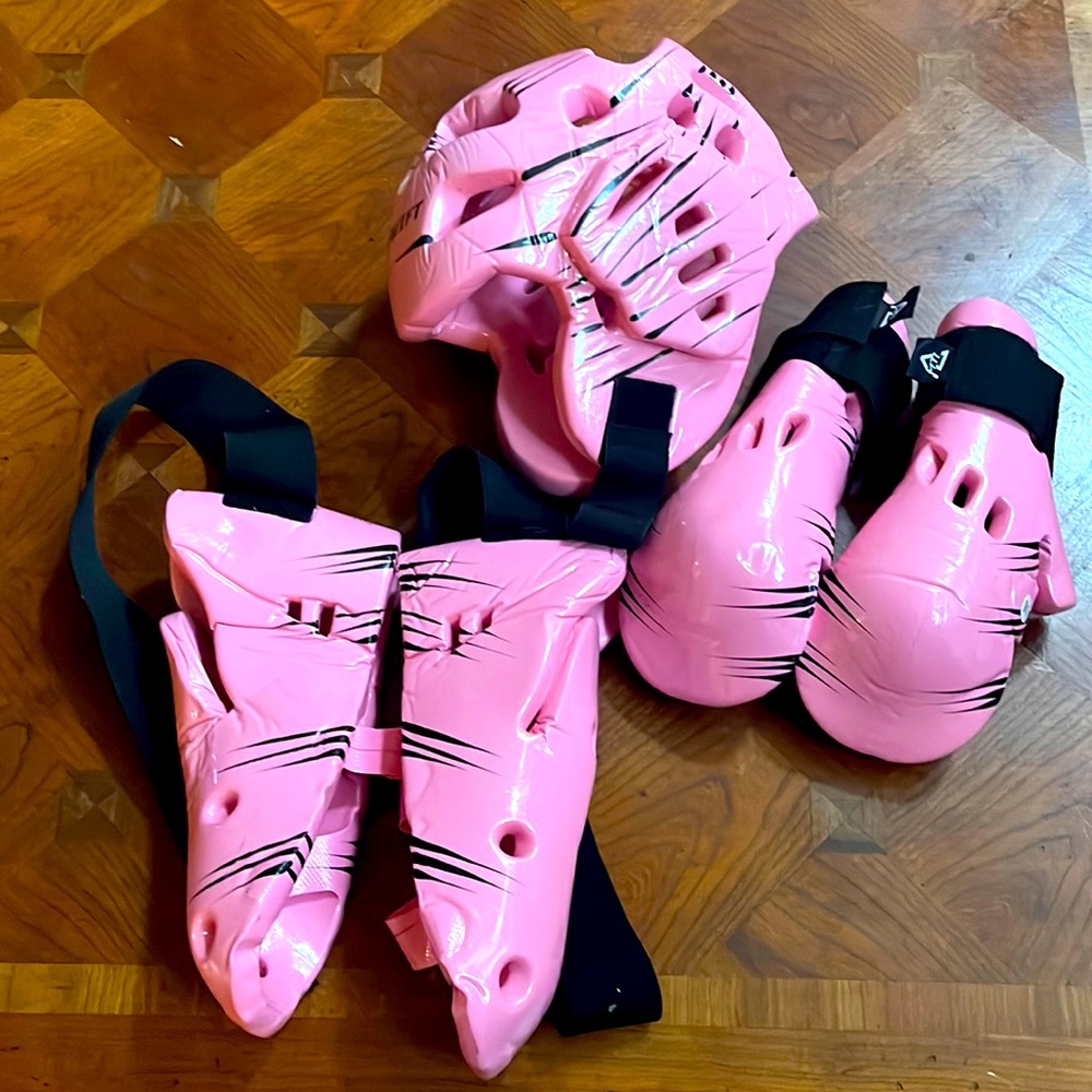 MTI pink foam tae kwon do sparring equipment.  Size medium.